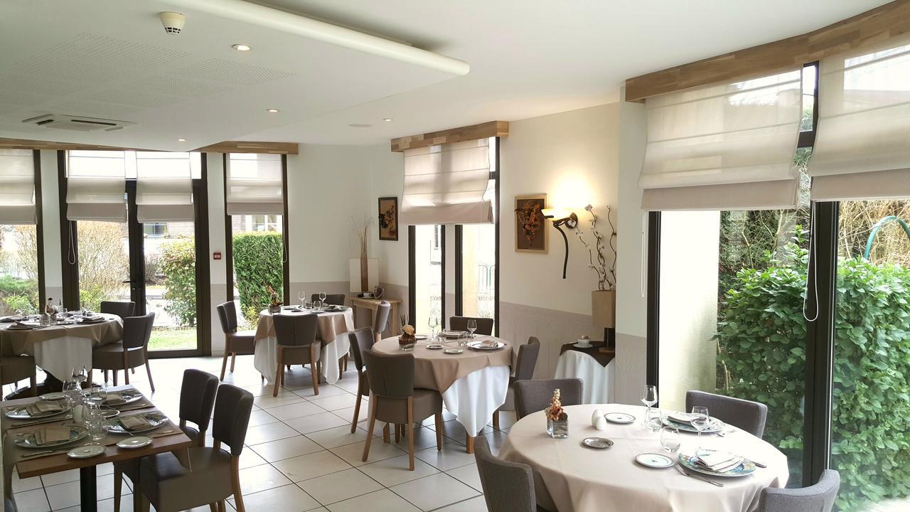 Logis Hotel Restaurant L'Oree Des Bois La Breille-les-Pins Exterior foto